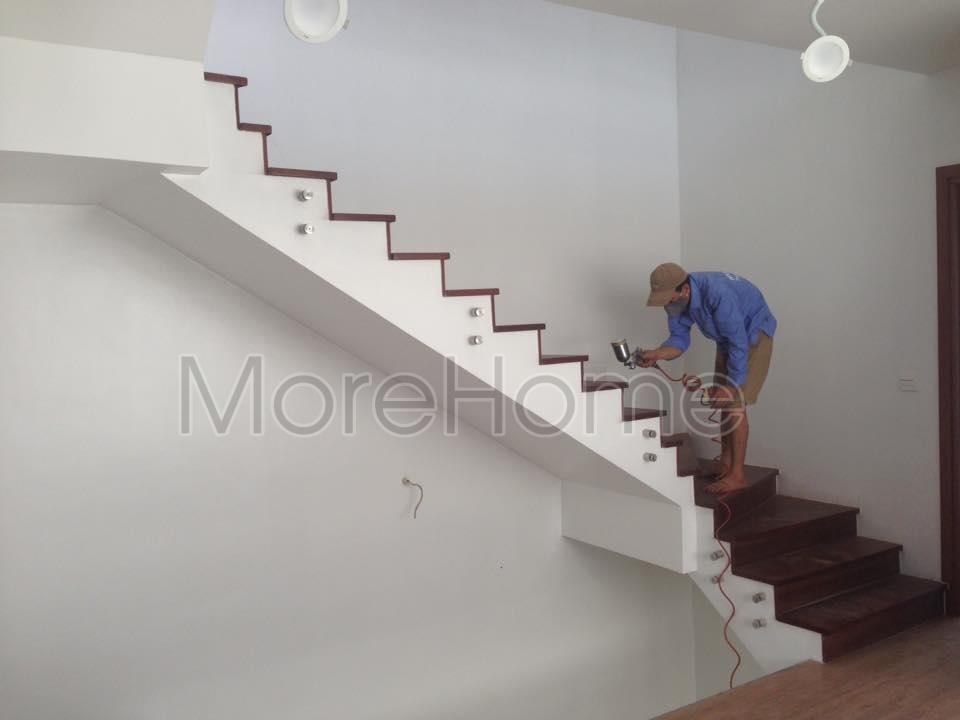 Thi công mặt bậc cầu thang gỗ Lim Nam Phi